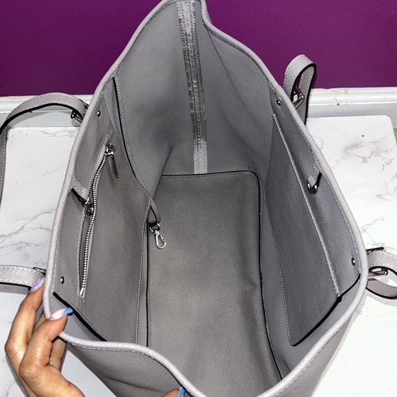 Michael Kors Large Grey Jet Set Tote - Picture 9 of 10